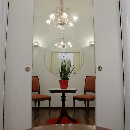 L.t. Savoia Palace * בארי
